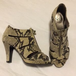 Sofft snakeskin heels